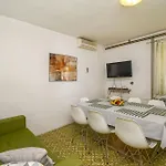 Apartamento Zeljko Makarska